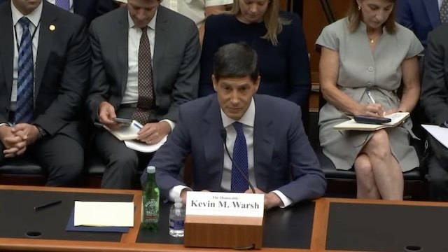 美联储主席沃什国会首秀：通胀飙升终将成为历史，将顶住特朗普施压